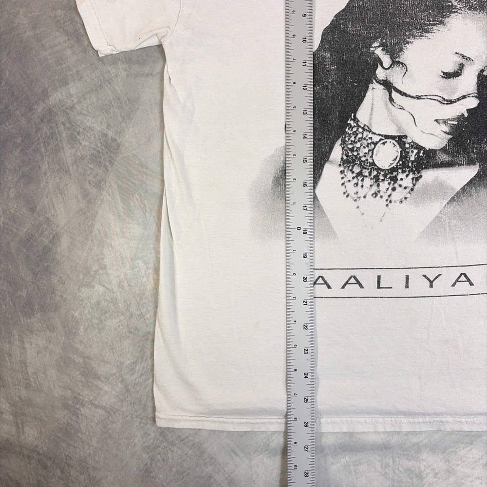 Aaliyah T Shirt Unisex Medium White Princess of R&B Graphic Short Sleeve Tee - Picture 3 of 7